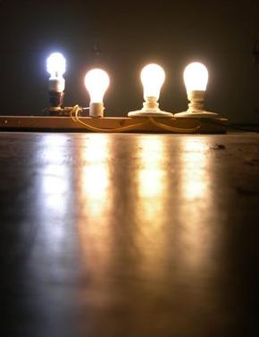 CFL lempų atspalviai